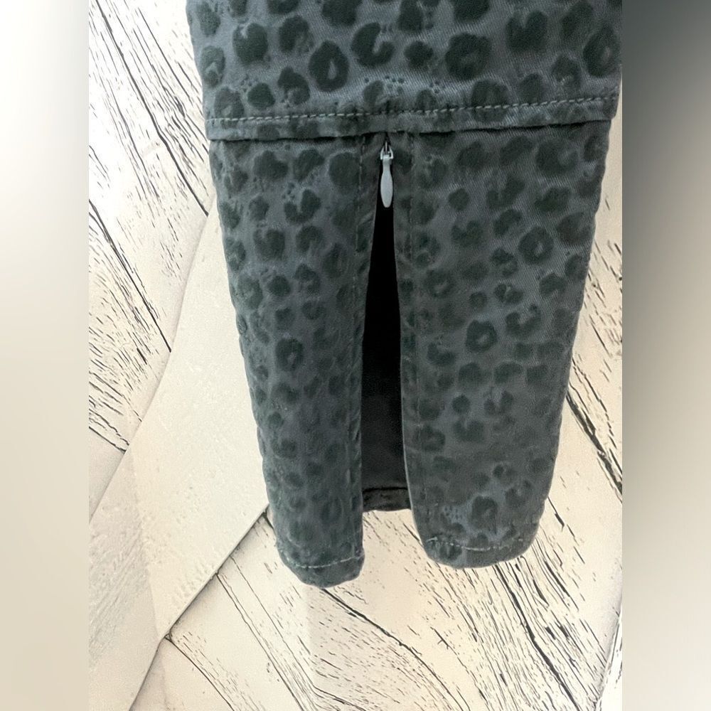 Anthropologie Pilcro Stet Flocked Velvet Leopard Print Jeans 28 - Picture 4 of 10